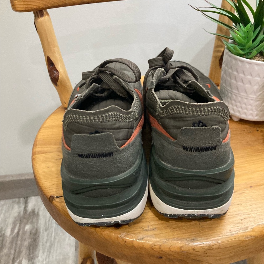 Nike toasty sneakers size 11 - Picture 6 of 9
